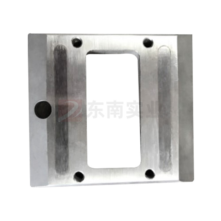 Ultrasonic testing wear-resistant plate
