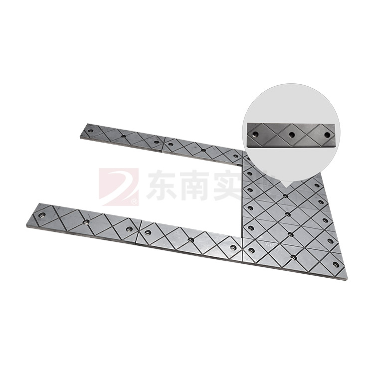 Self-lubricating wear-resistant plate